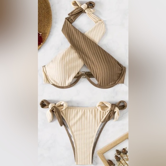 Color Block Underwire Scrunch Bottom Bikini Set - Picture 2 of 9